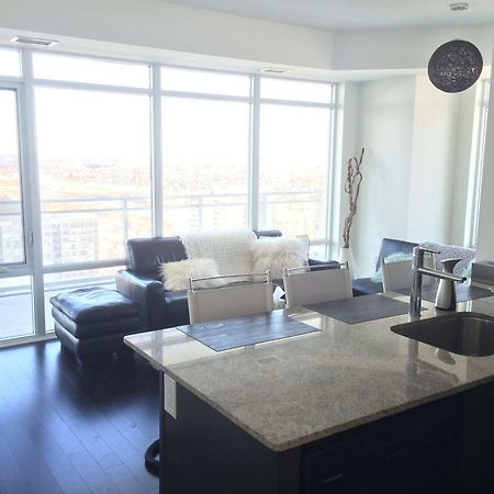 Square One Fully Furnished Suite 미시소거 외부 사진