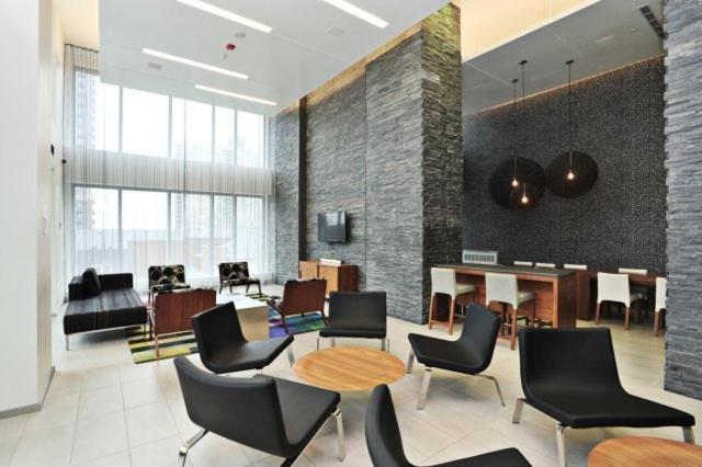 Square One Fully Furnished Suite 미시소거 외부 사진