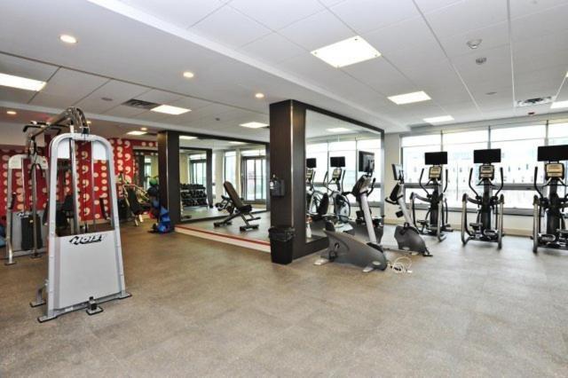 Square One Fully Furnished Suite 미시소거 외부 사진