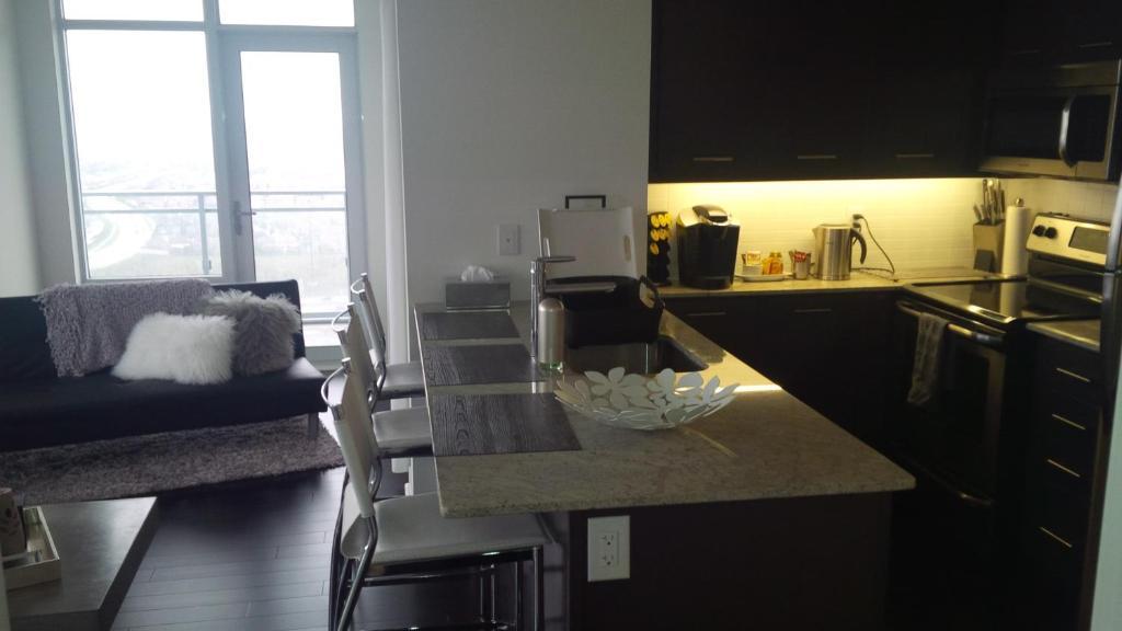Square One Fully Furnished Suite 미시소거 객실 사진