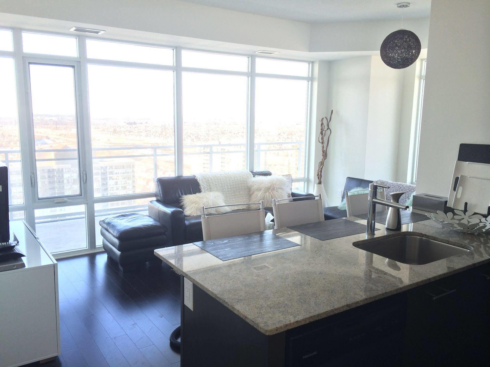 Square One Fully Furnished Suite 미시소거 외부 사진
